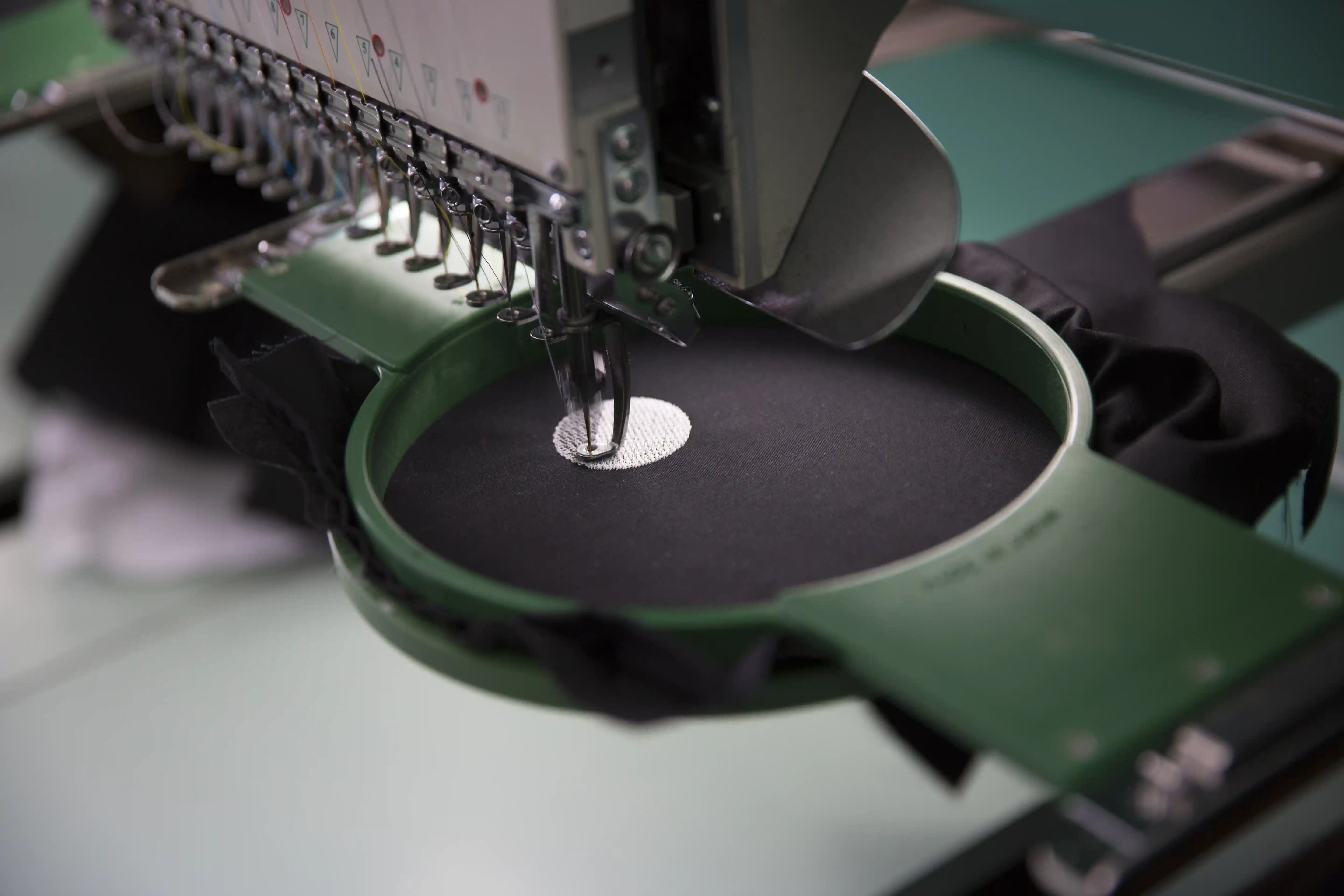 ein Logo welches bestickt wird